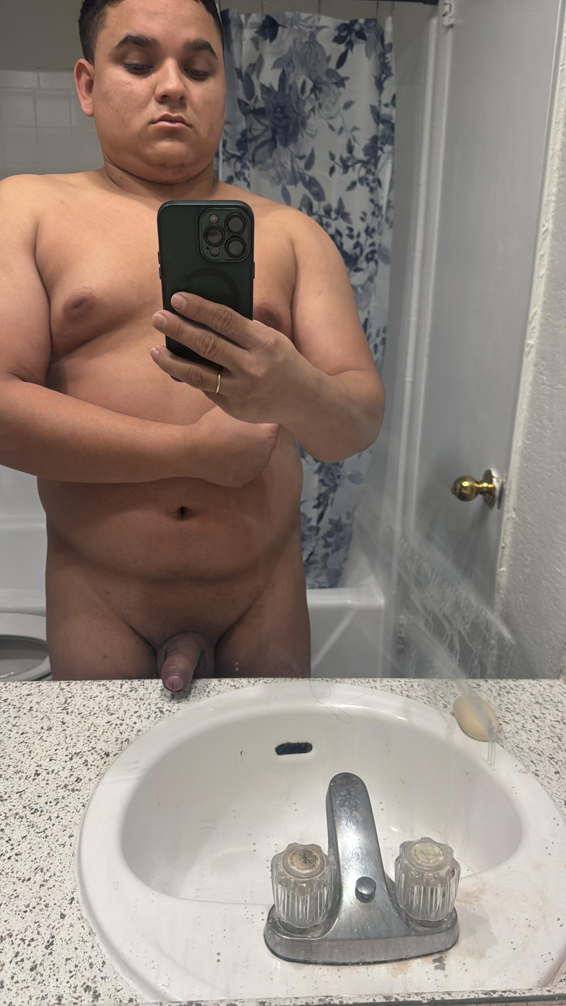 XXX Porn Photo of Nude ChubbyboyVnz 5