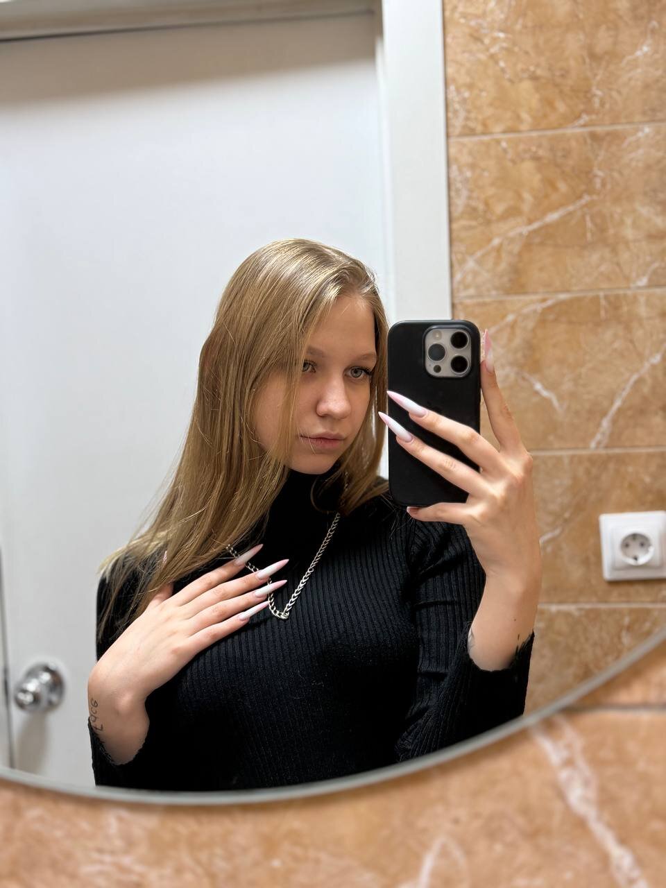 XXX Porn Photo of Nude HollyGibson 12