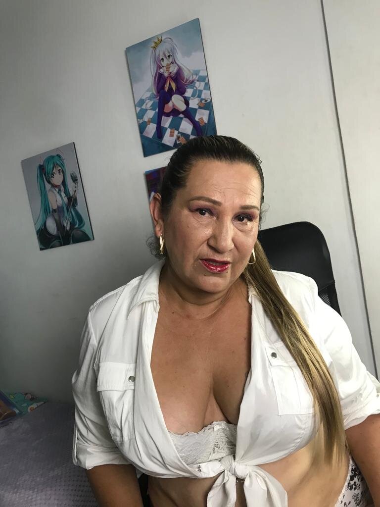 XXX Porn Photo of Nude karenmilf_4 1
