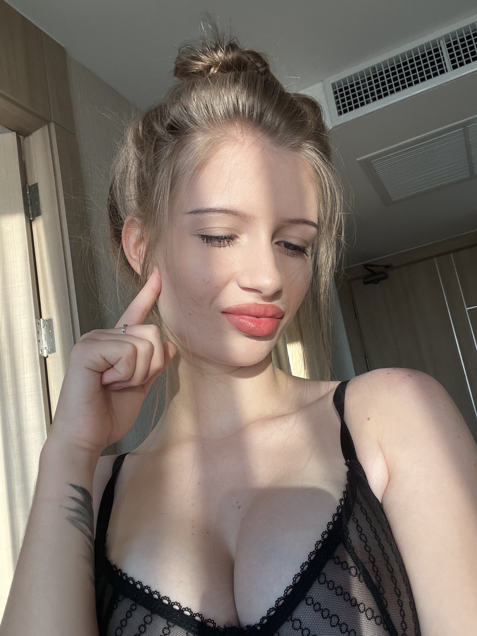 XXX Porn Photo of Nude ViviennMur 1