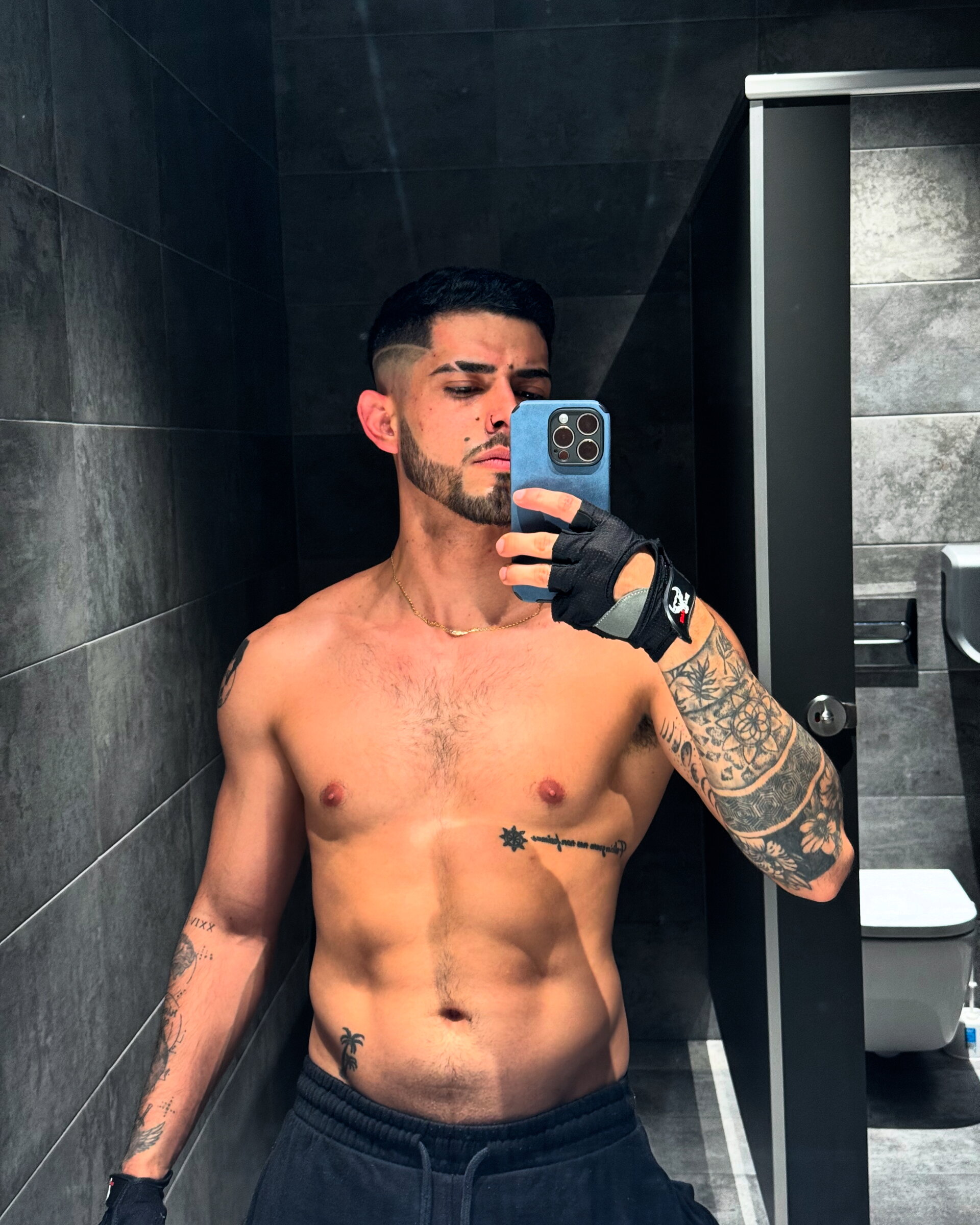 XXX Porn Photo of Nude Chicos_defiesta 38