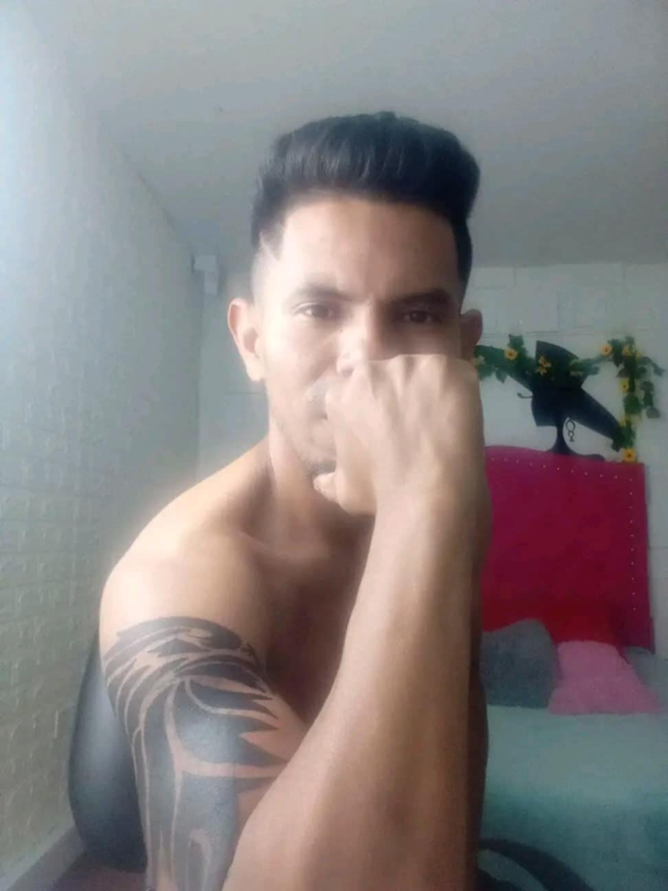 XXX Porn Photo of Nude adambrosk_08 2