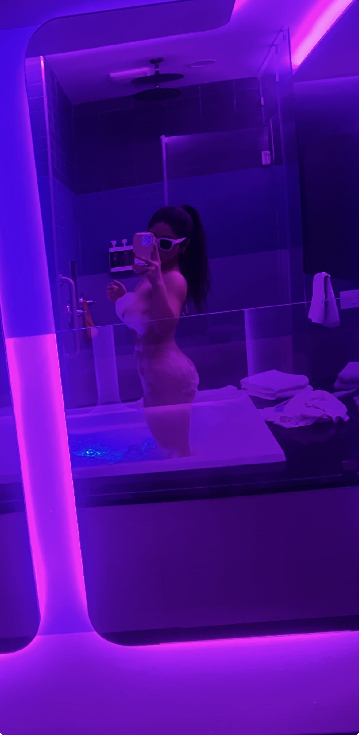 XXX Porn Photo of Nude bigdickbandit3oo5 2