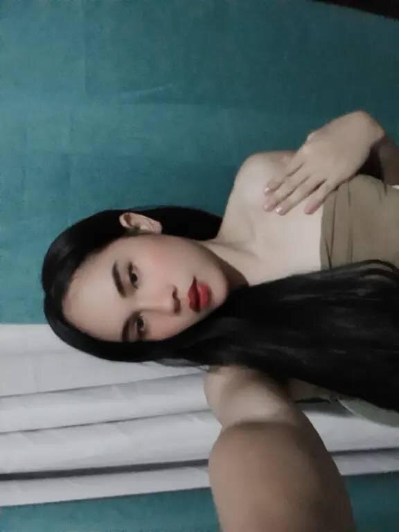 XXX Porn Photo of Nude hugeCockMama69 1