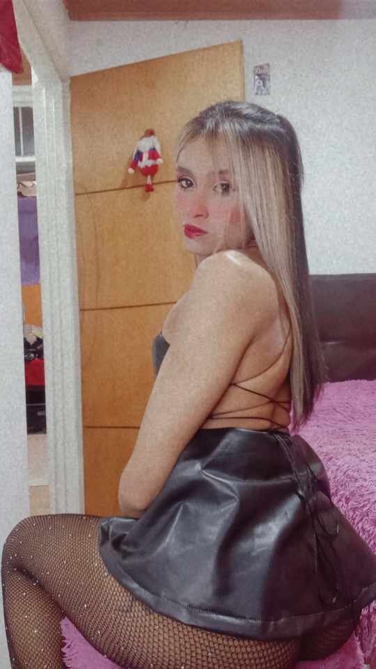 XXX Porn Photo of Nude Queen_camila 13