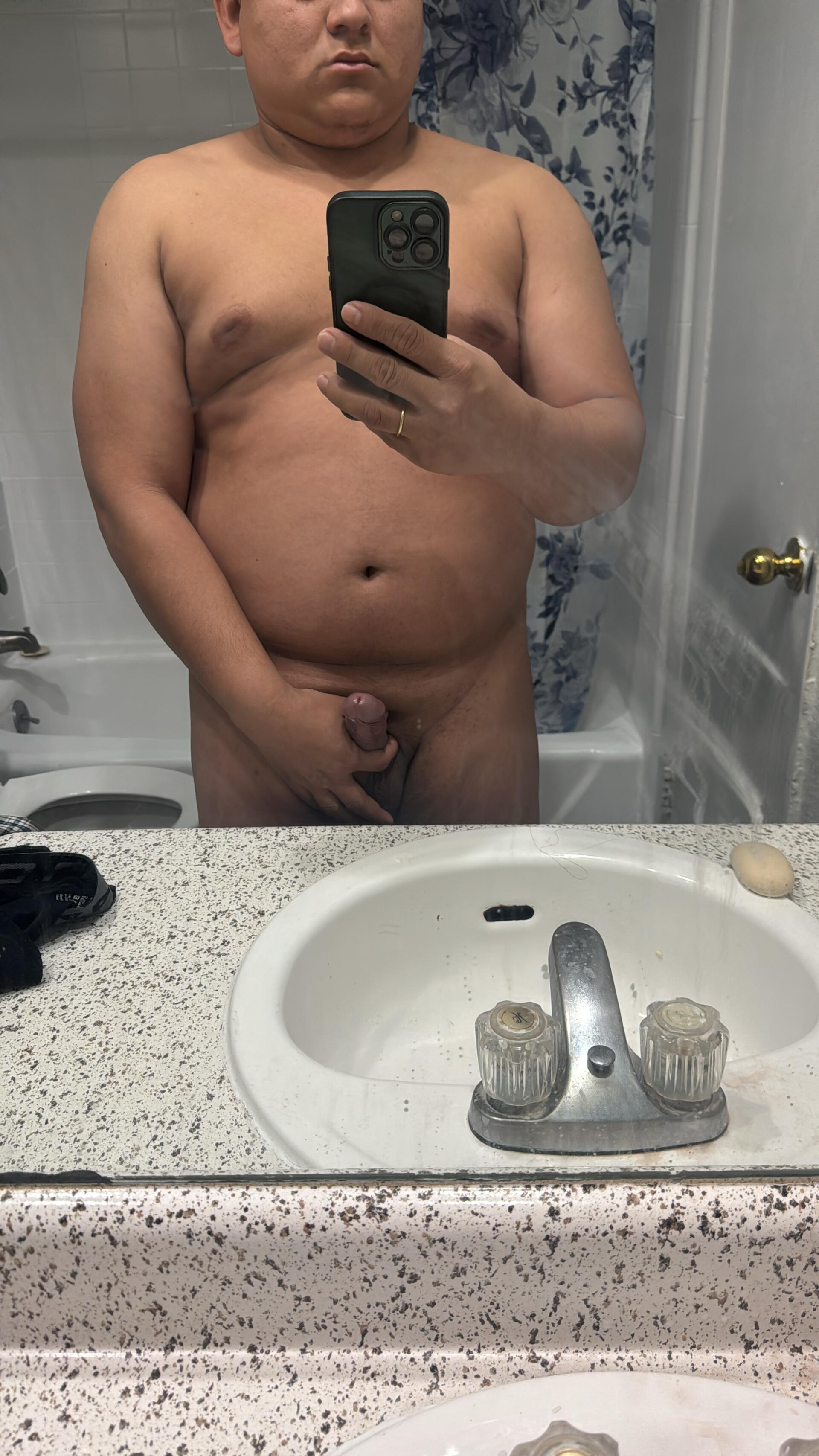 XXX Porn Photo of Nude ChubbyboyVnz 4