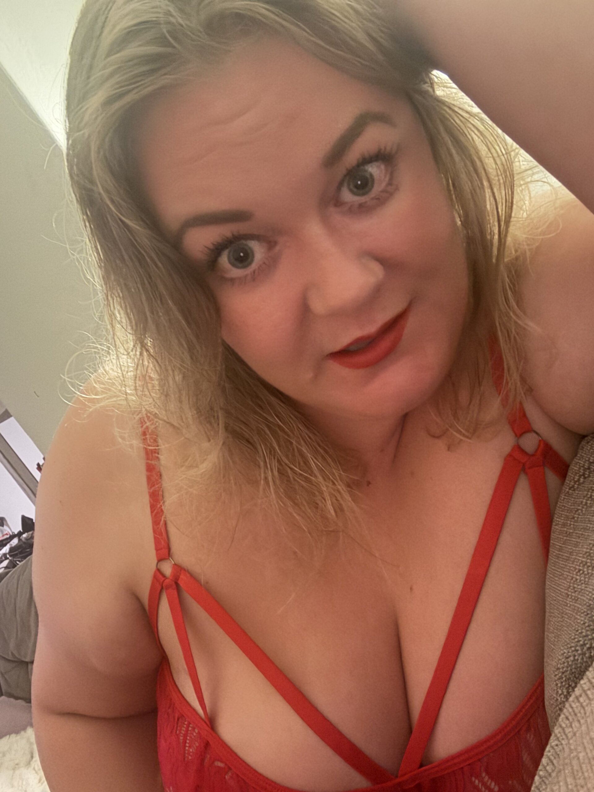 XXX Porn Photo of Nude CurvyMilfWithBigJugs 20