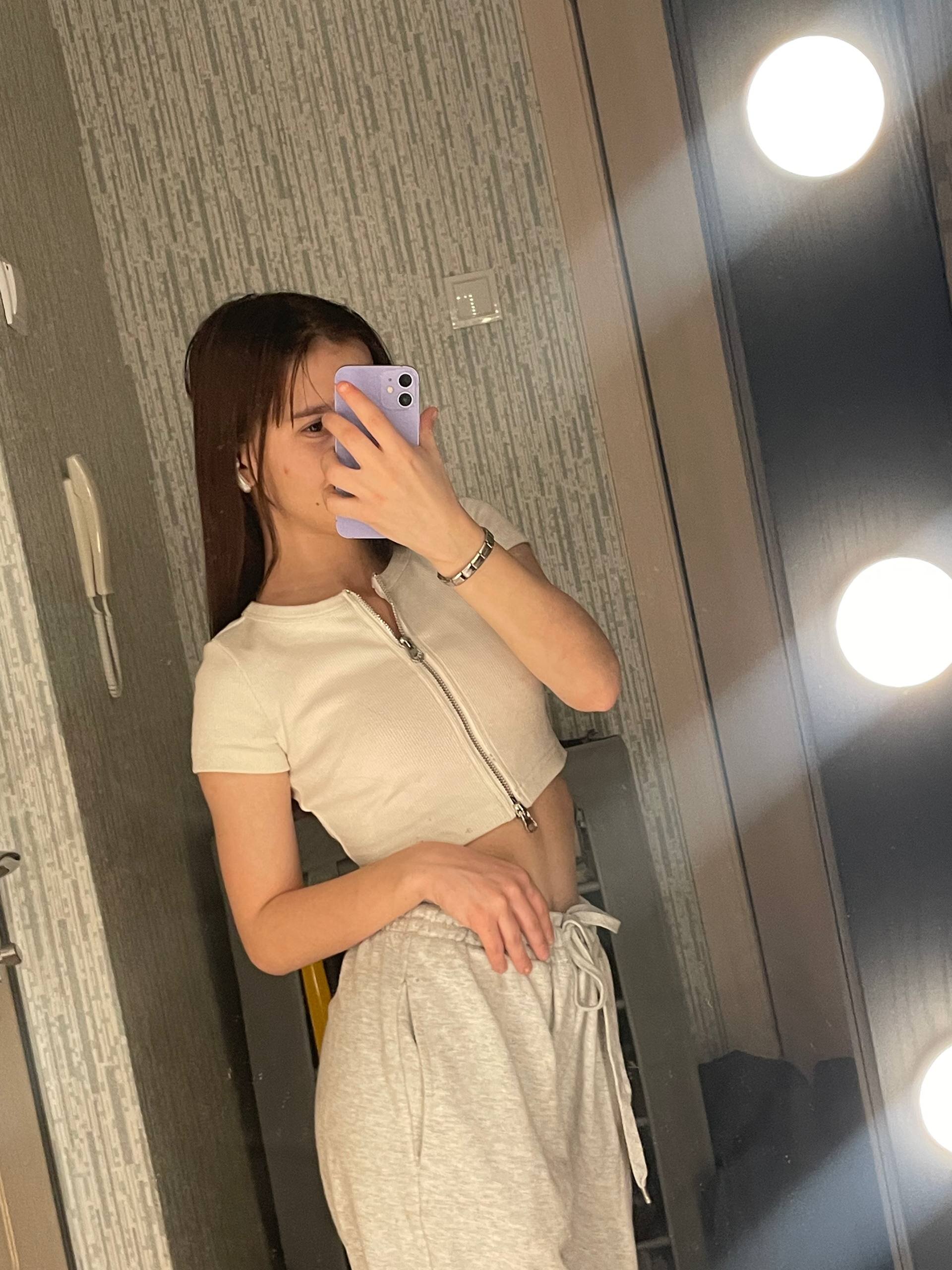 XXX Porn Photo of Nude LouanneBrant 6