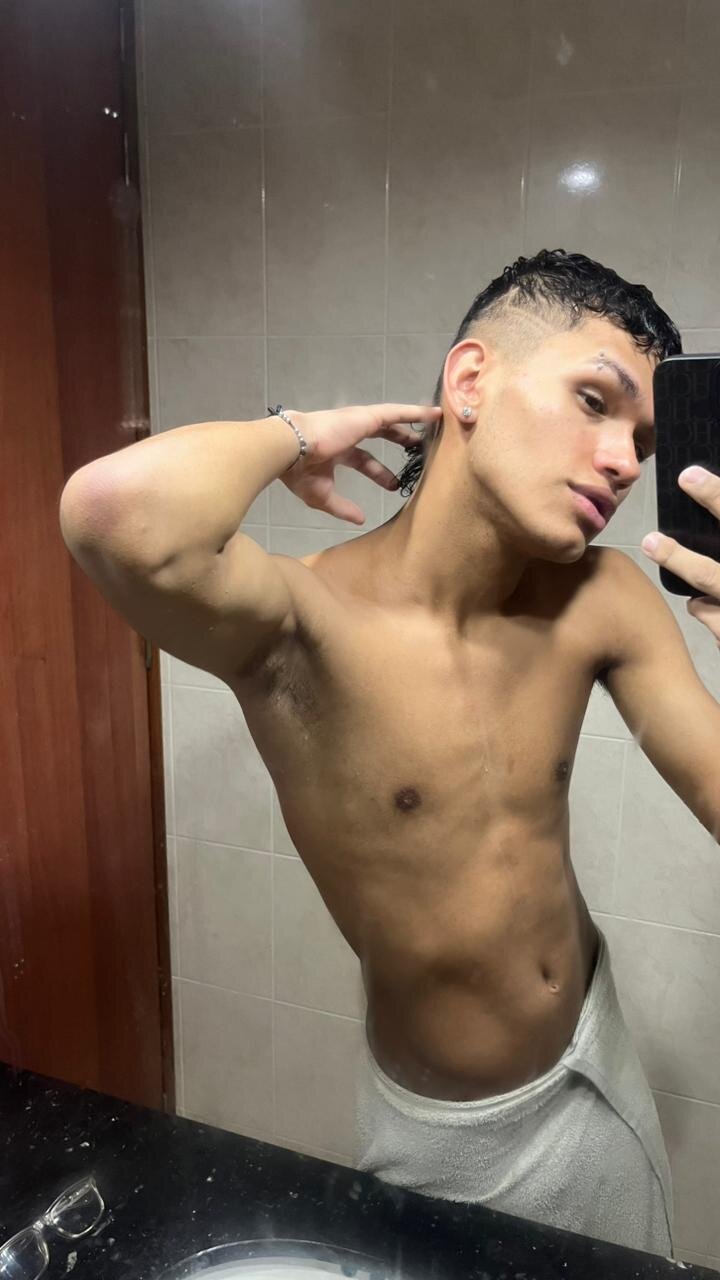 XXX Porn Photo of Nude LoganCarter_nom 8