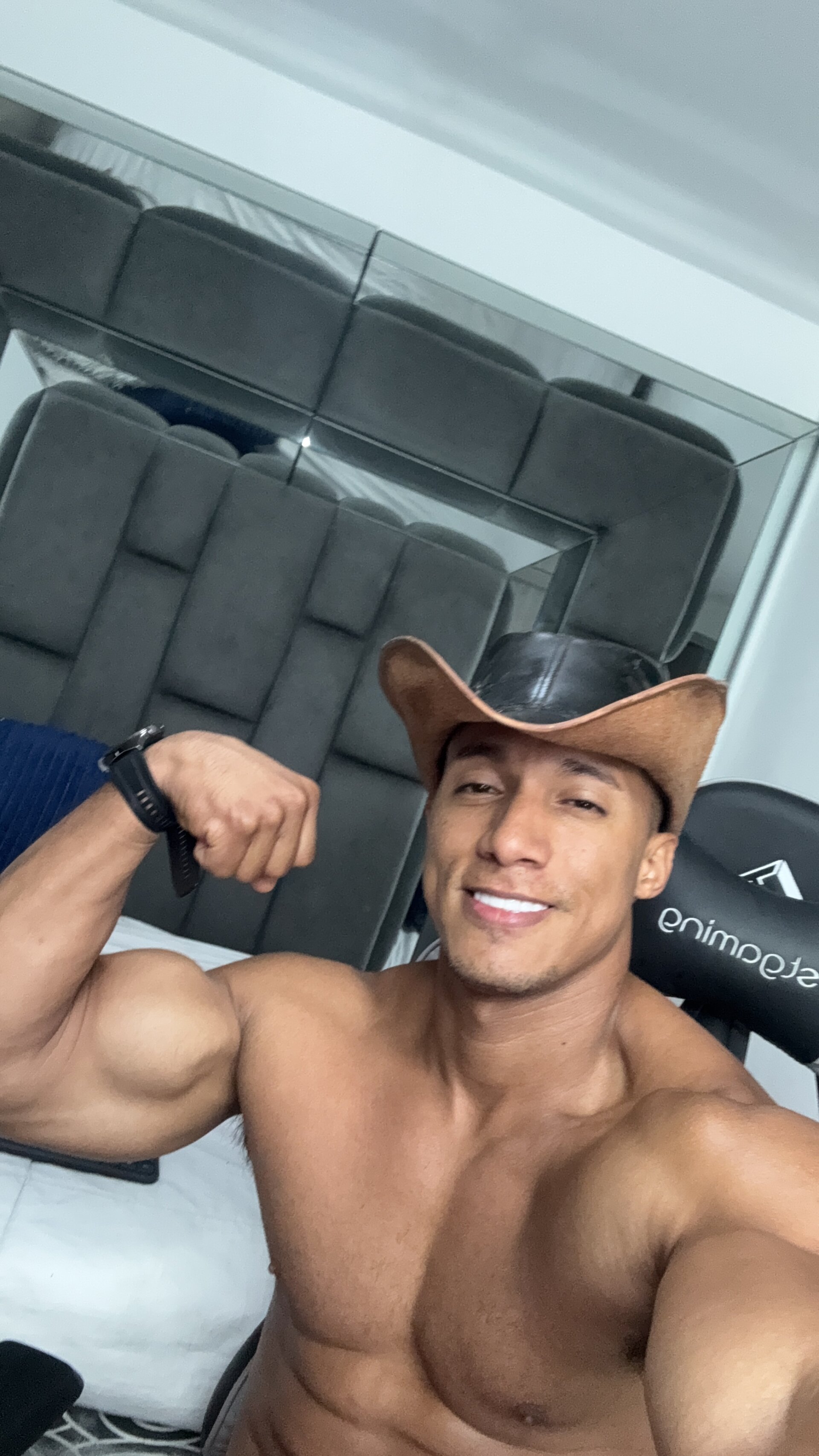 XXX Porn Photo of Nude mat_strong1093 19