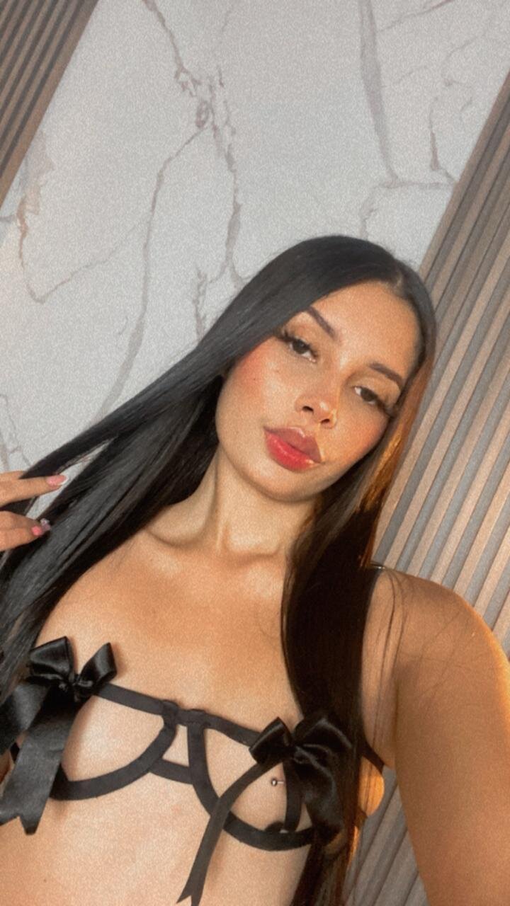 XXX Porn Photo of Nude Emma_lust420 1