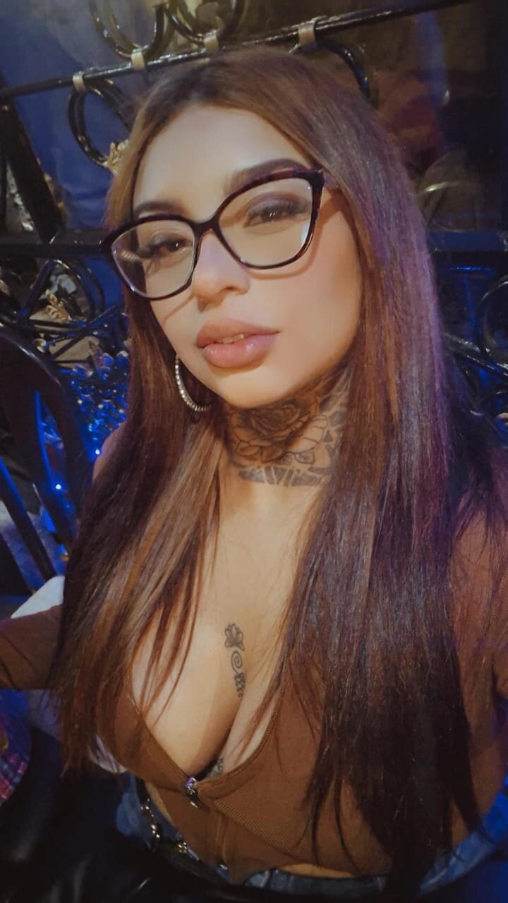 XXX Porn Photo of Nude EmilyMoore_Pink 2