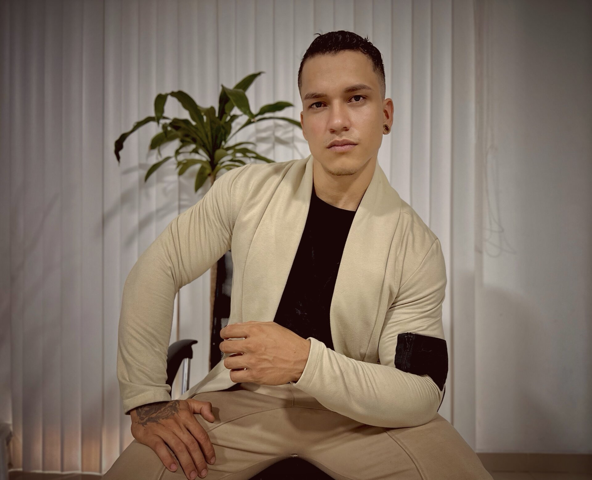 XXX Porn Photo of Nude ArnoldSexy_ 2