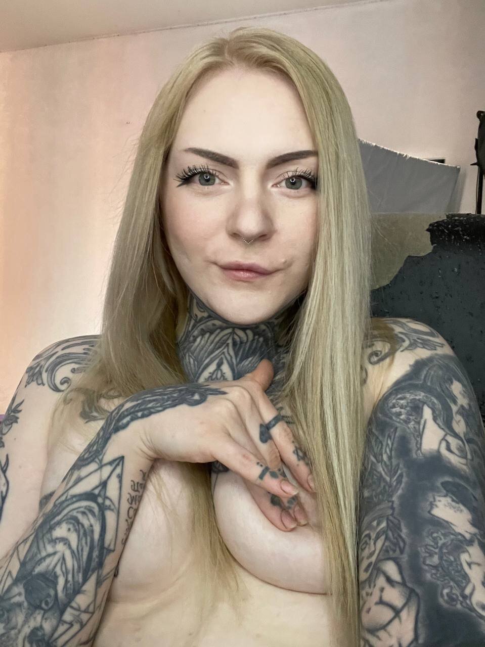 XXX Porn Photo of Nude Viktoriaraccoon 12