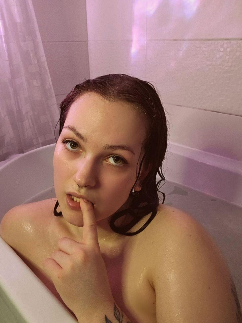 XXX Porn Photo of Nude Lessie_ 6
