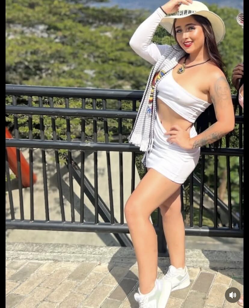 XXX Porn Photo of Nude topmodel-laura 7