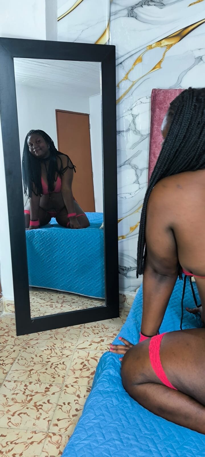 XXX Porn Photo of Nude Liseth_noir 2