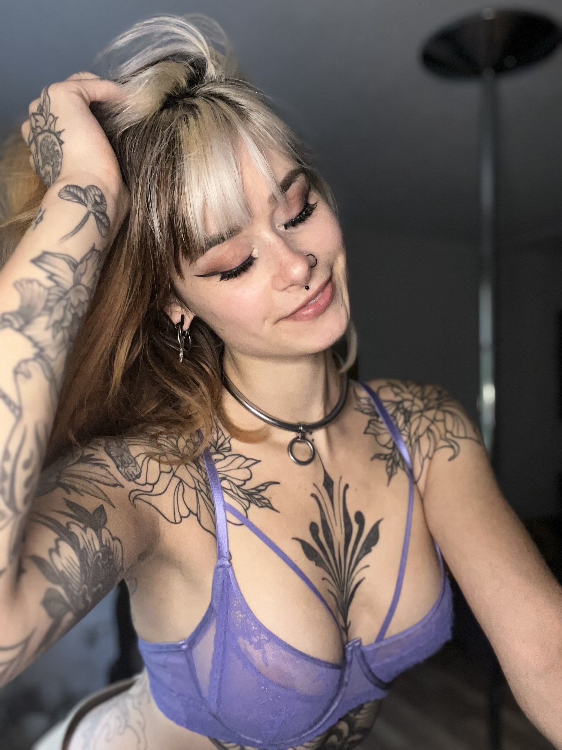 XXX Porn Photo of Nude SallyDinosaur 40