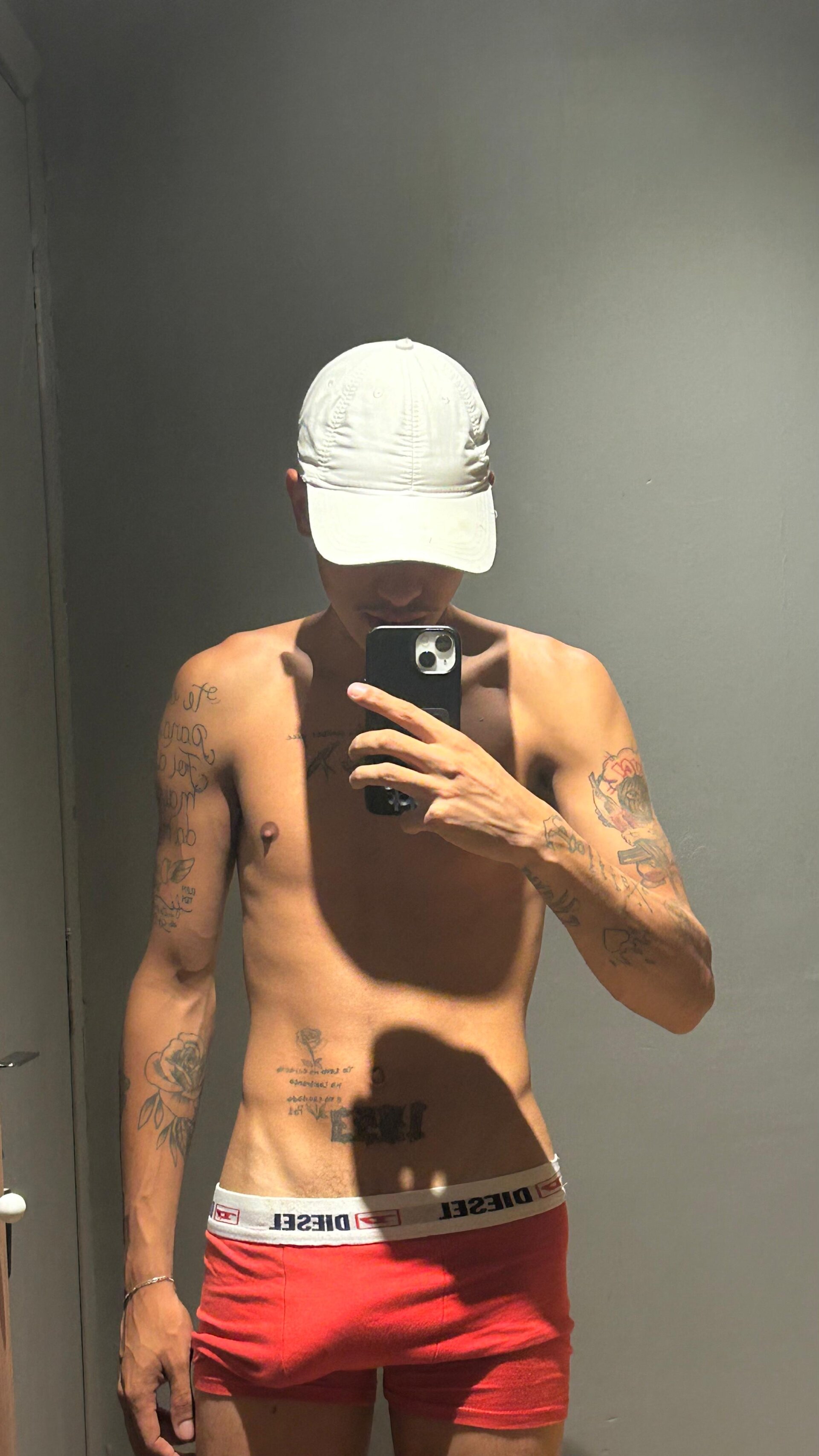 XXX Porn Photo of Nude Leaohennr 1