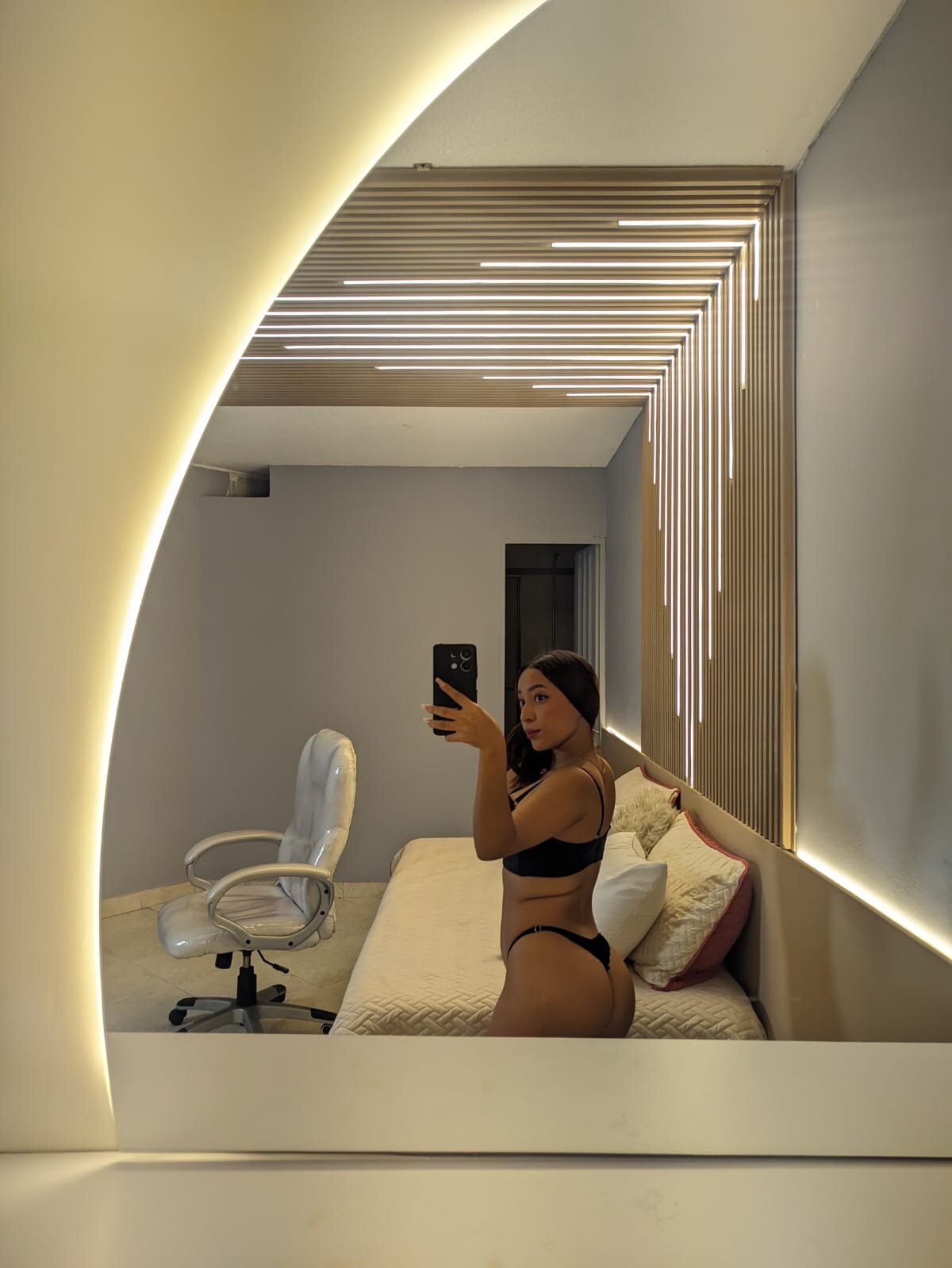 XXX Porn Photo of Nude Camile_cute 4