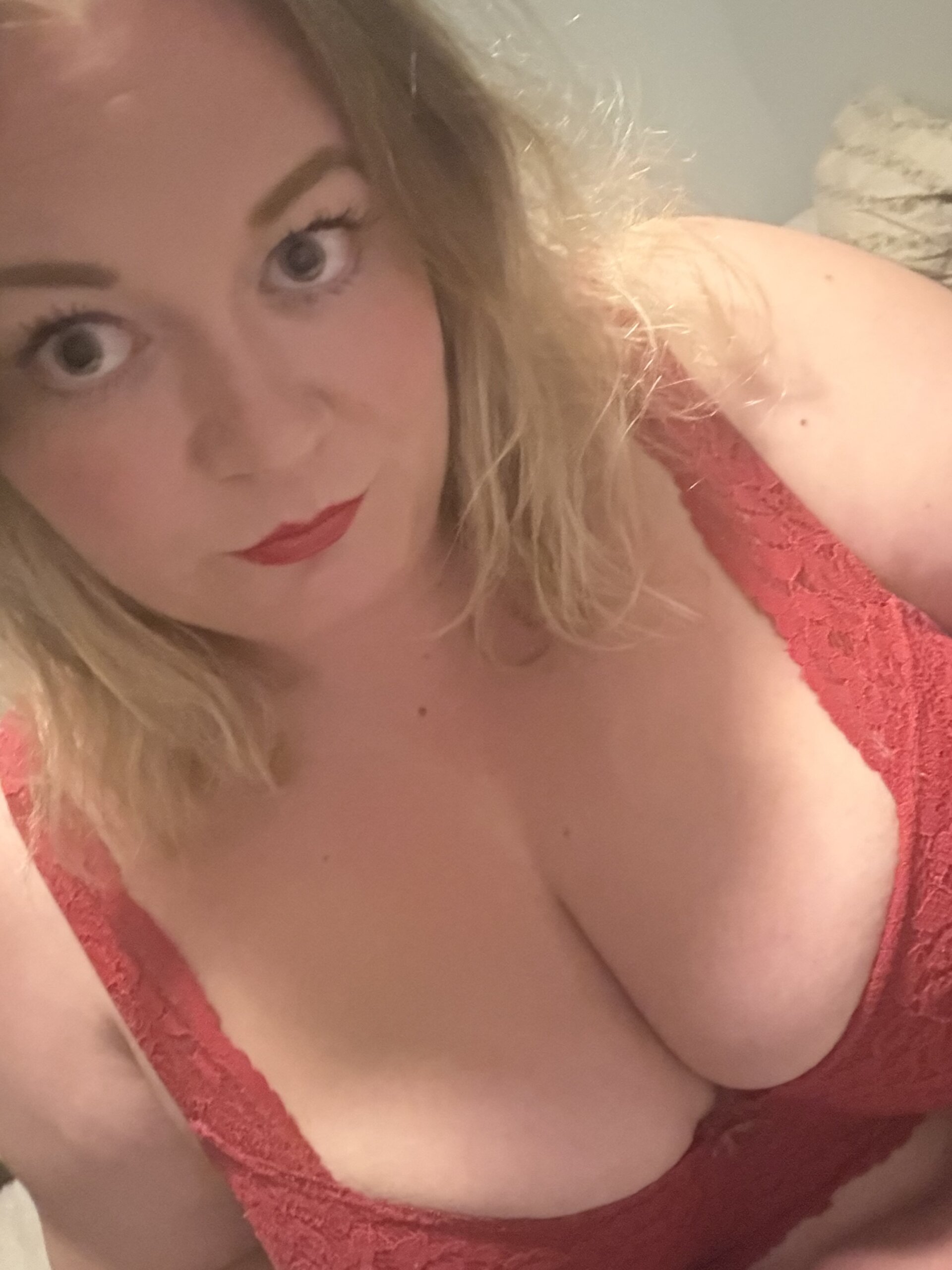 XXX Porn Photo of Nude CurvyMilfWithBigJugs 14