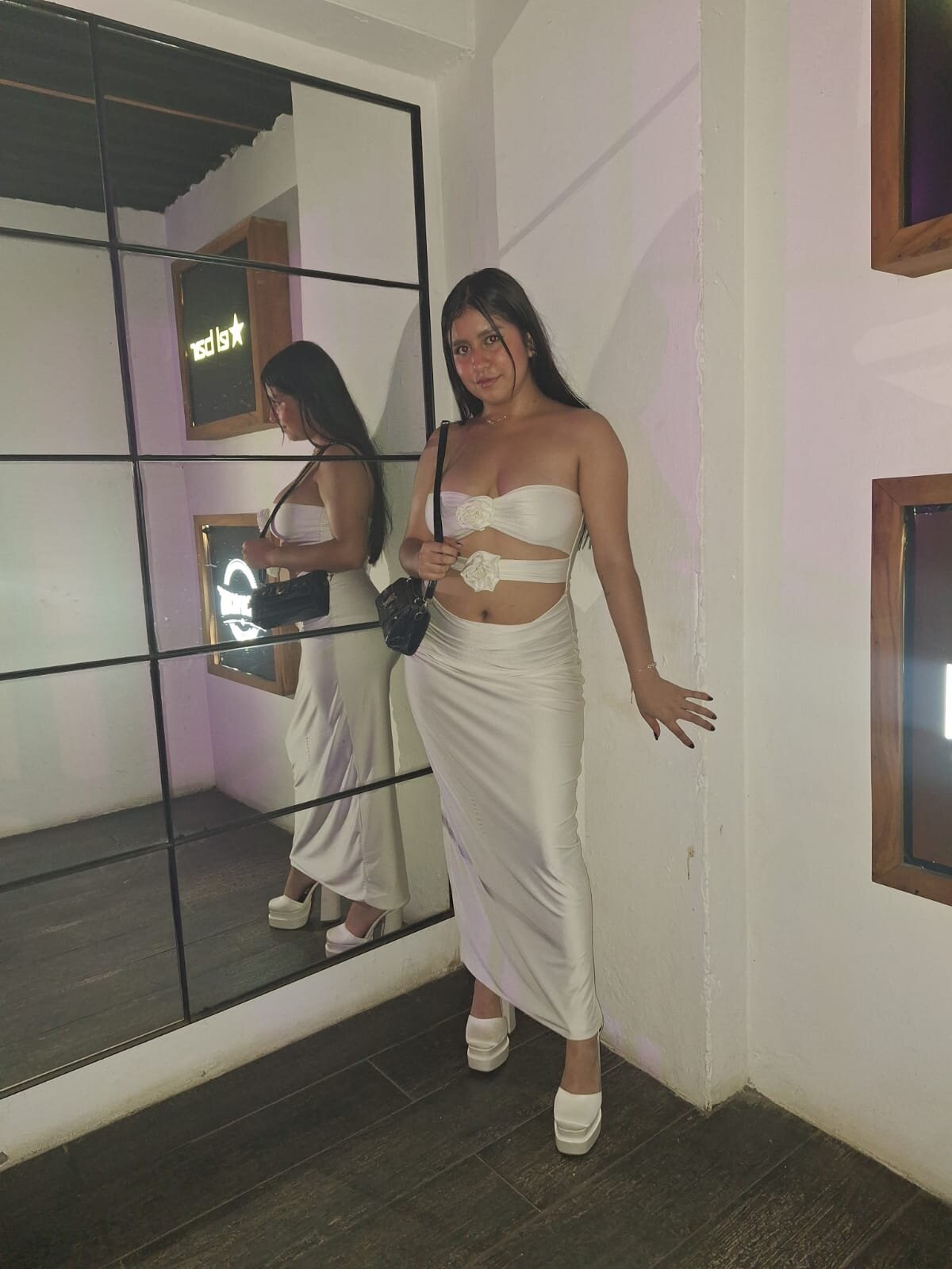 XXX Porn Photo of Nude lola_clit 2