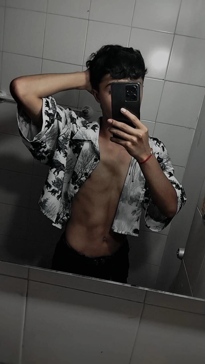 XXX Porn Photo of Nude OliverTwink_nom 2