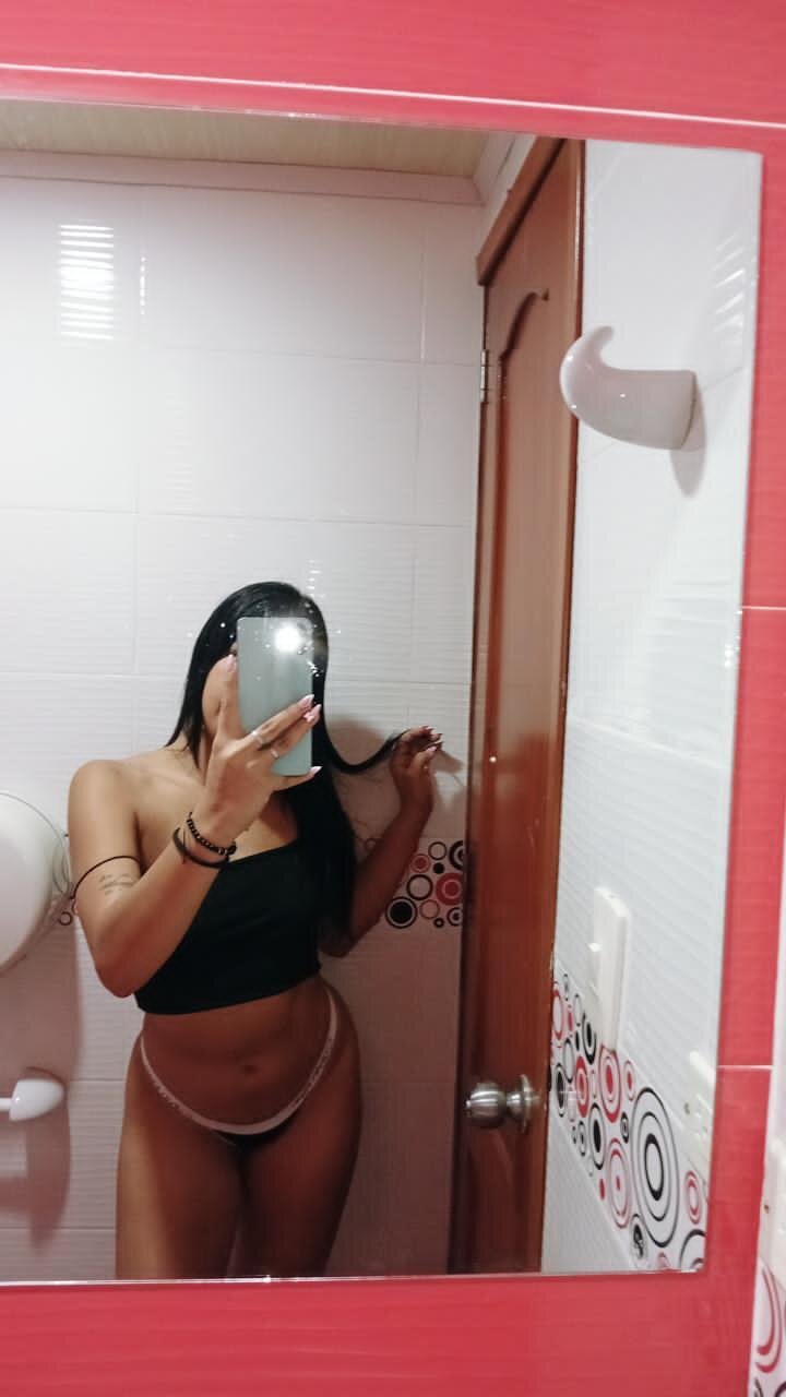 XXX Porn Photo of Nude emilylittle69_ 1