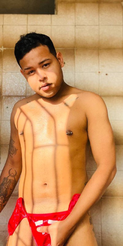 XXX Porn Photo of Nude BoyAlexx16 12