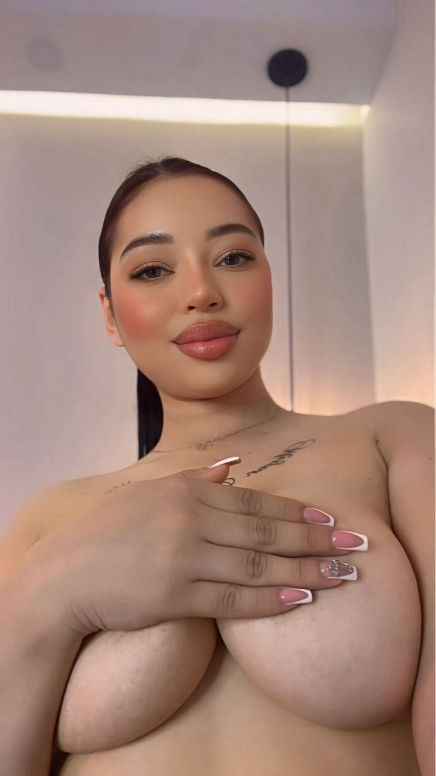 XXX Porn Photo of Nude AnthonellaSweet 18