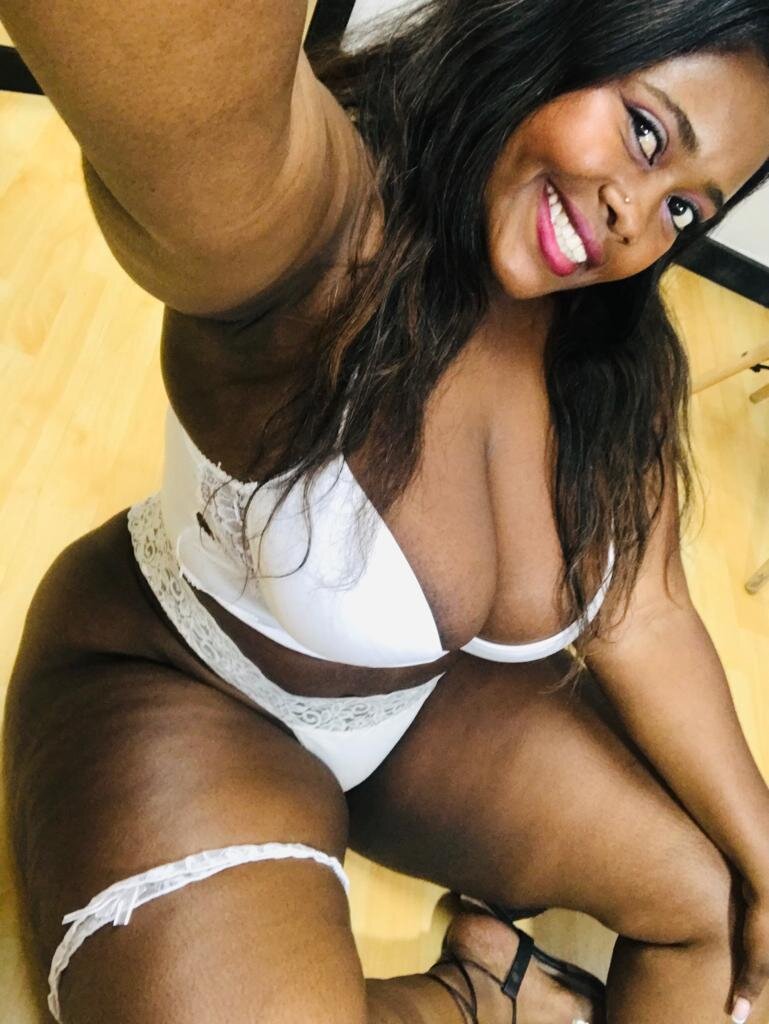 XXX Porn Photo of Nude exotic_karmella 23