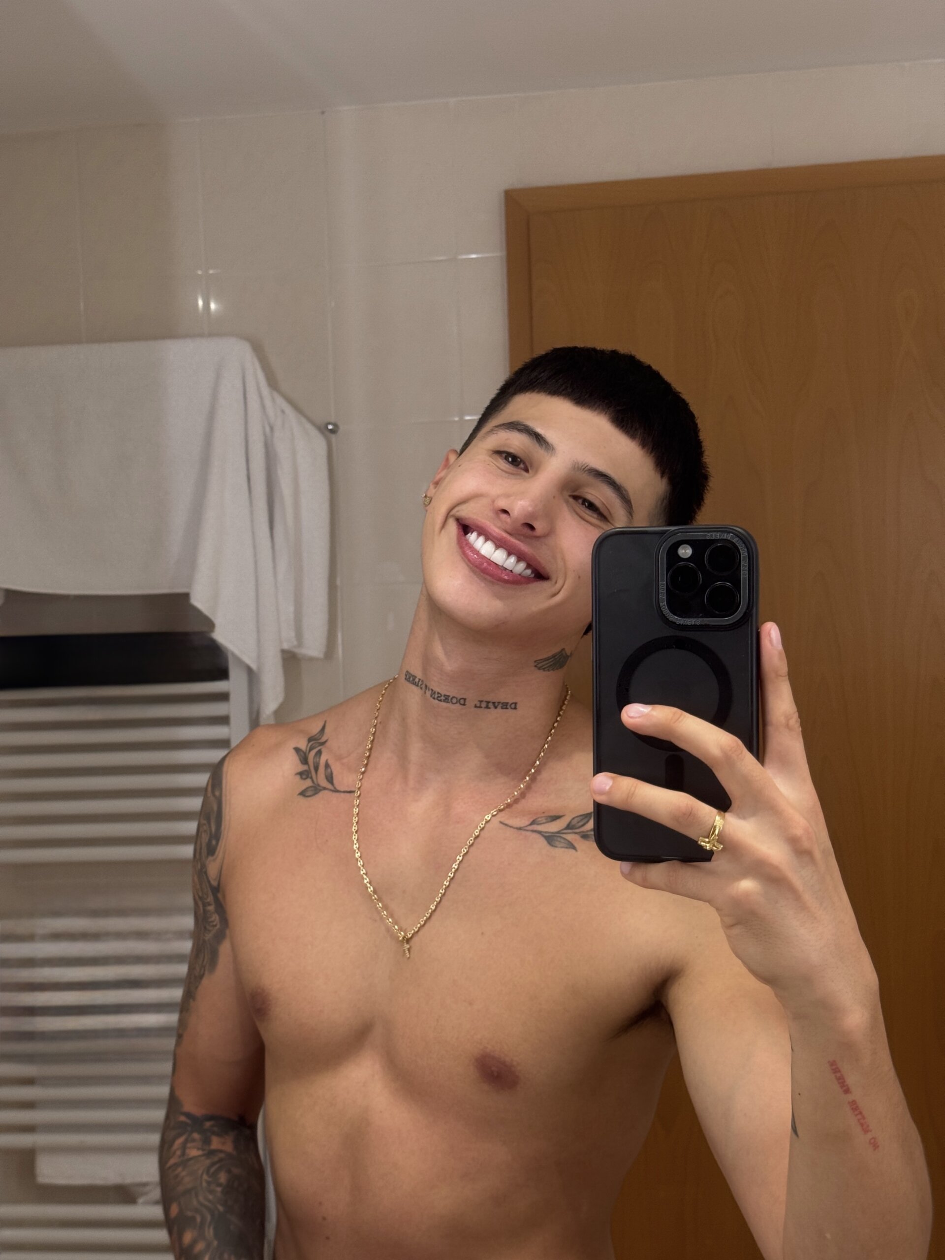 XXX Porn Photo of Nude Felipevalbuena 2