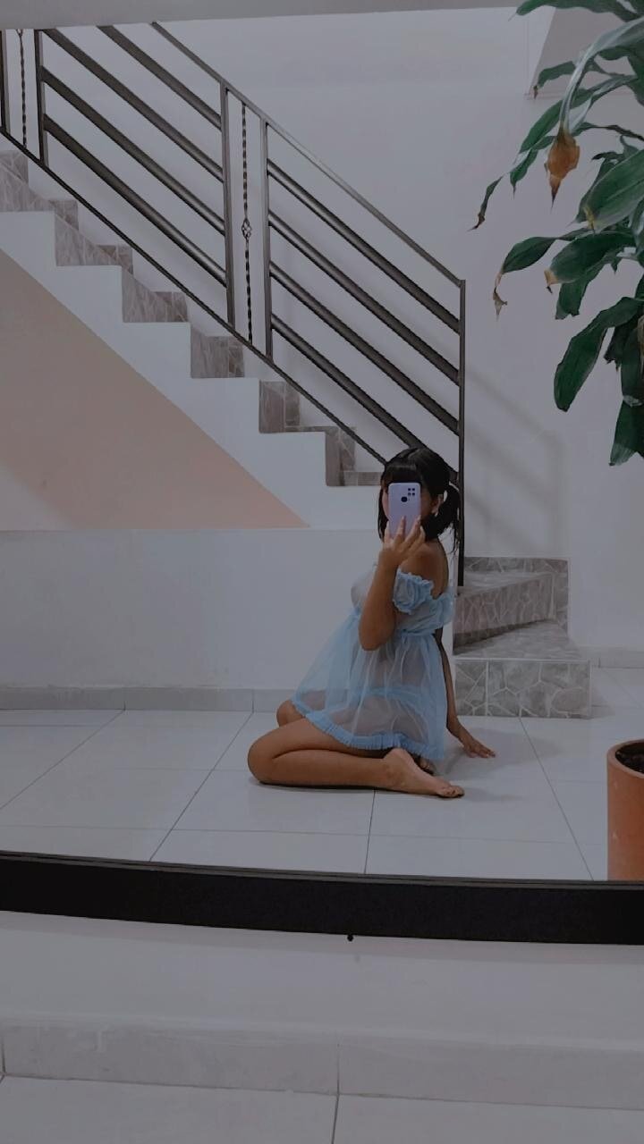 XXX Porn Photo of Nude Petit-Rosse 1
