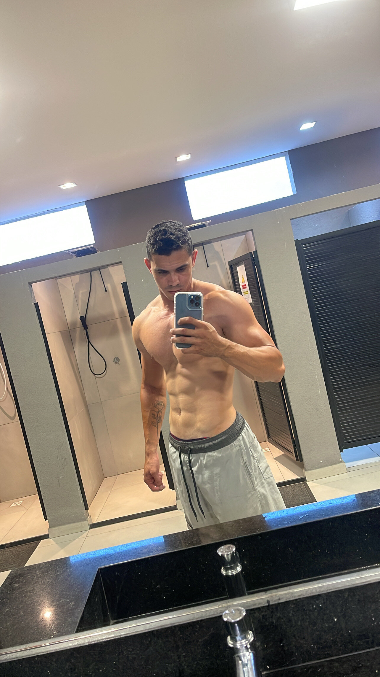 XXX Porn Photo of Nude bielloliver 4