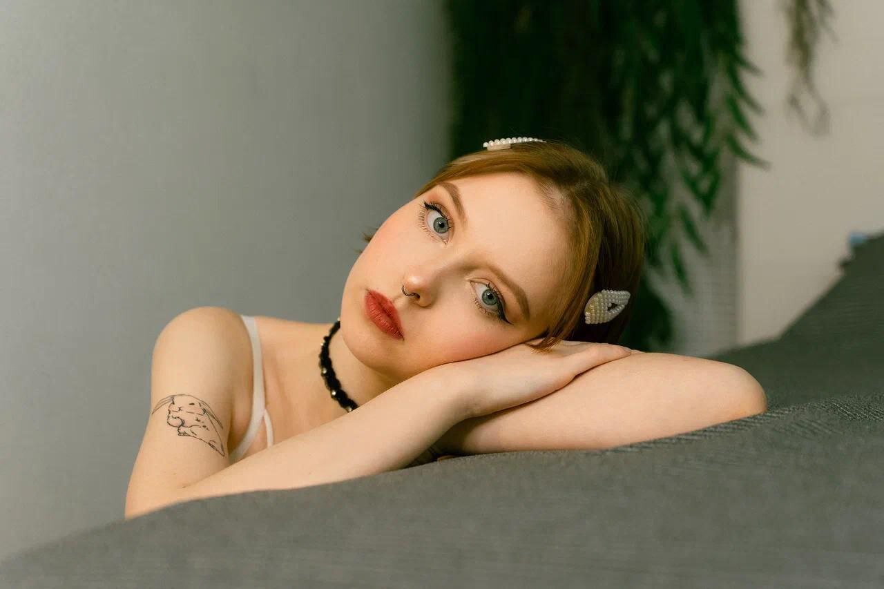 XXX Porn Photo of Nude LovelyAlinay 1