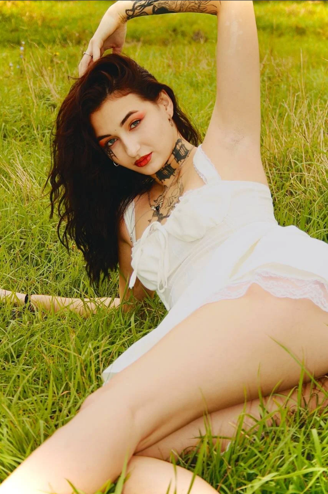 XXX Porn Photo of Nude Lisa_Juicy 5