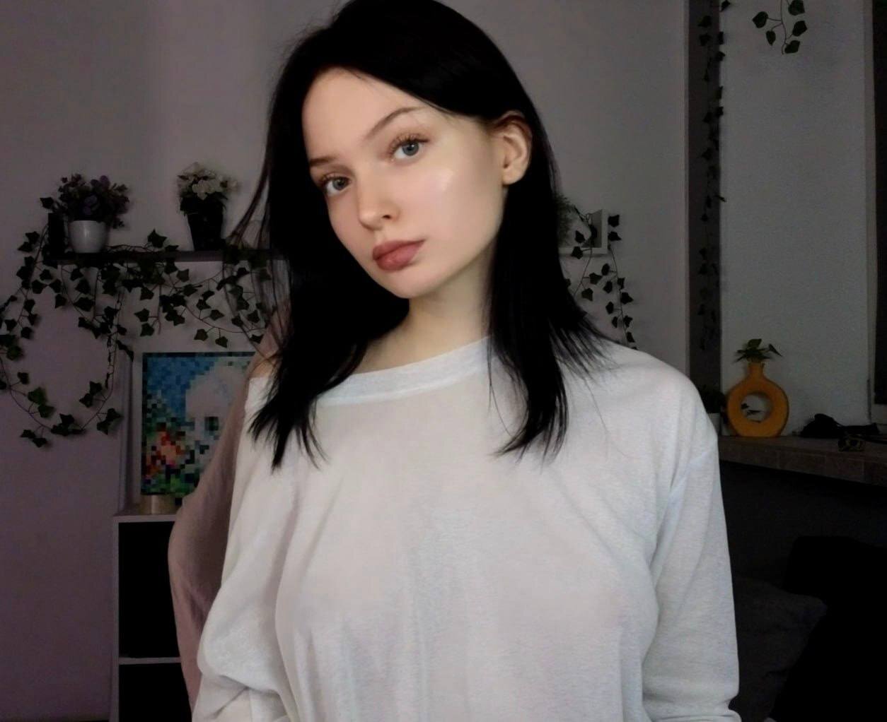 XXX Porn Photo of Nude cuteeuser 3