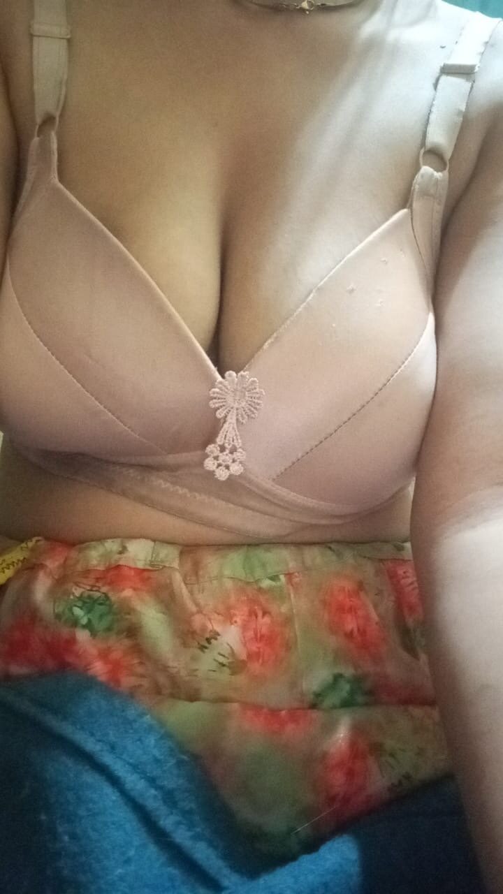 XXX Porn Photo of Nude Mansibhabhi01 4