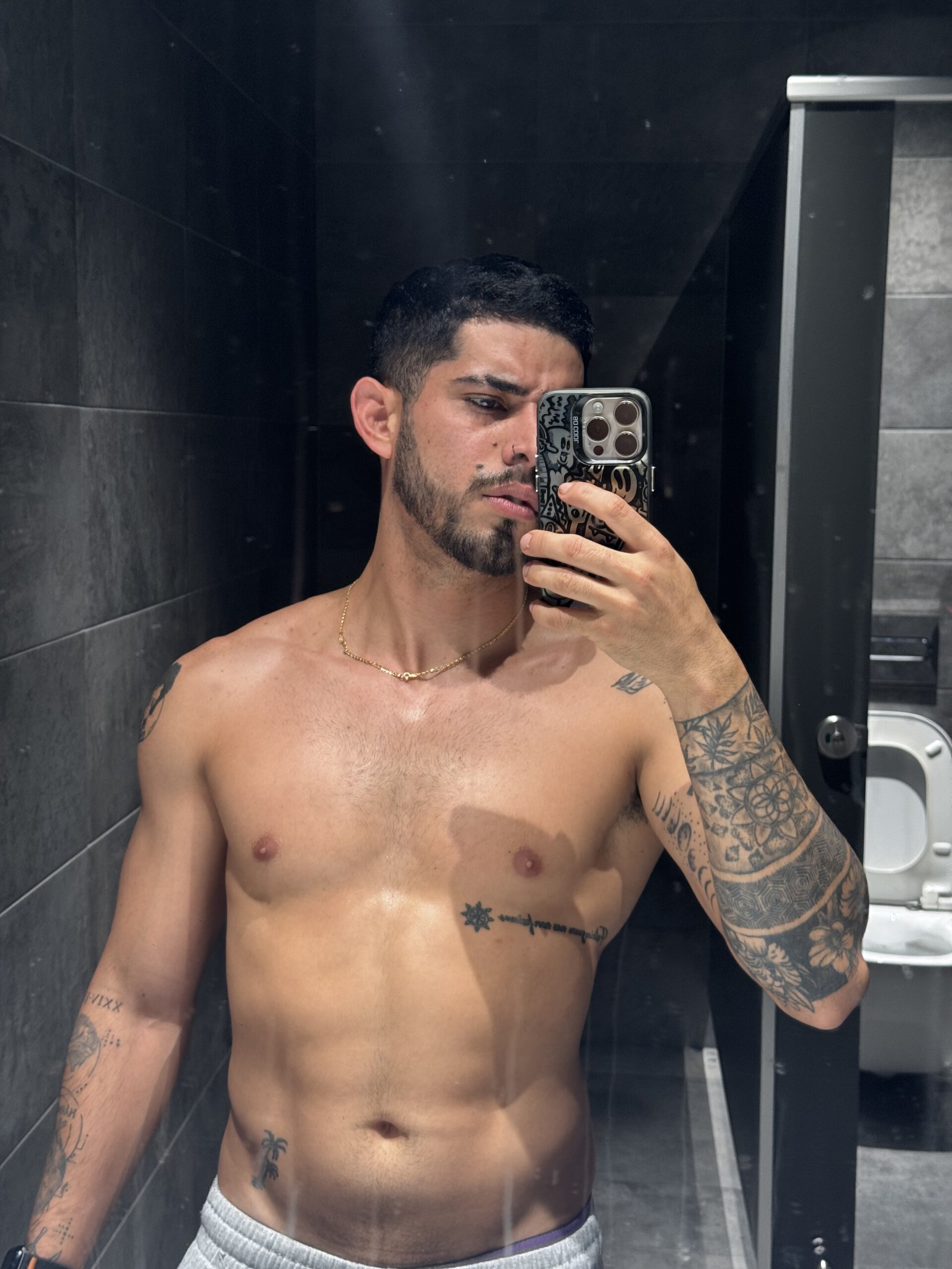 XXX Porn Photo of Nude Chicos_defiesta 24