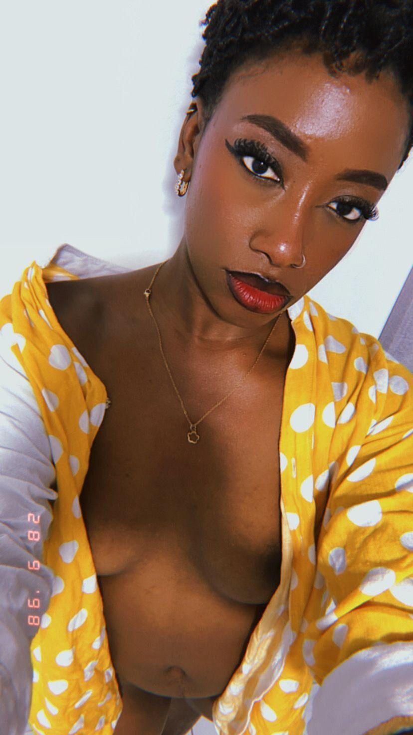 XXX Porn Photo of Nude DarkHoneyy 69