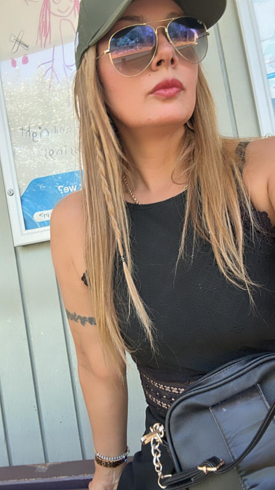 XXX Porn Photo of Nude BettyMilf1 2