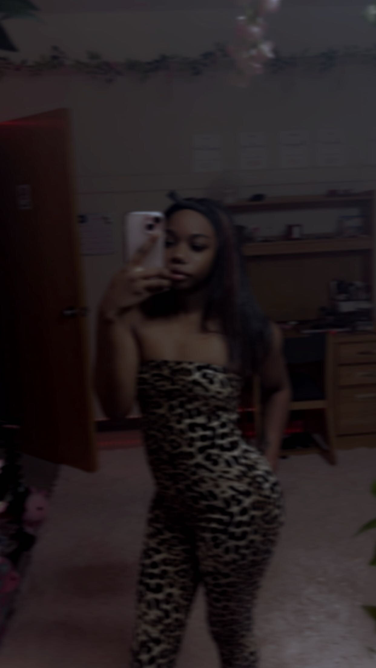 XXX Porn Photo of Nude AverageSign2 1