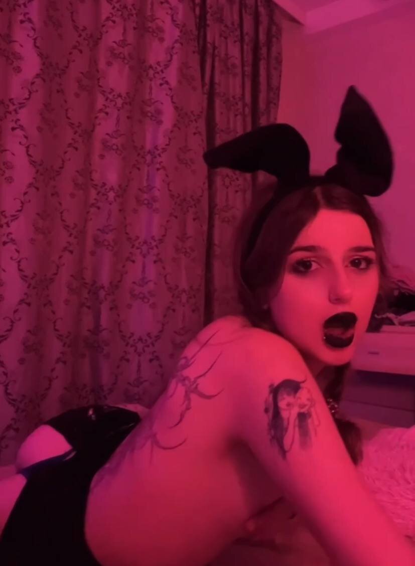 XXX Porn Photo of Nude Fluffy_Delle 4