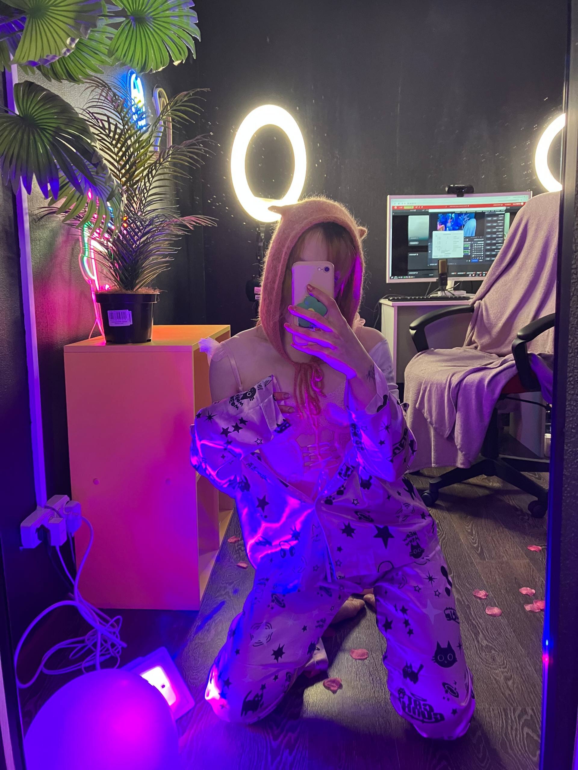 XXX Porn Photo of Nude uwu_Foxy_uwu 11