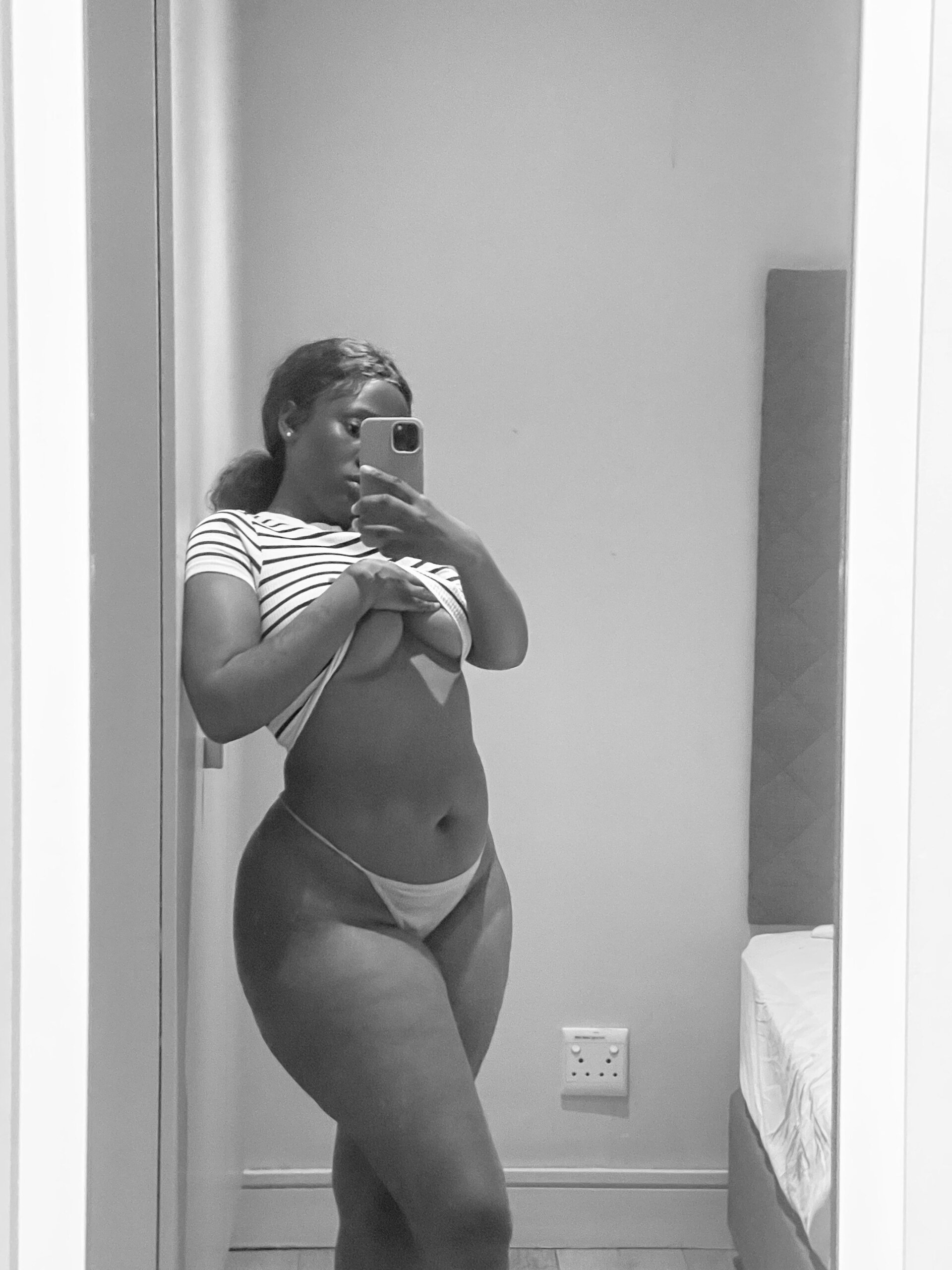 XXX Porn Photo of Nude BlackCherryChick 1