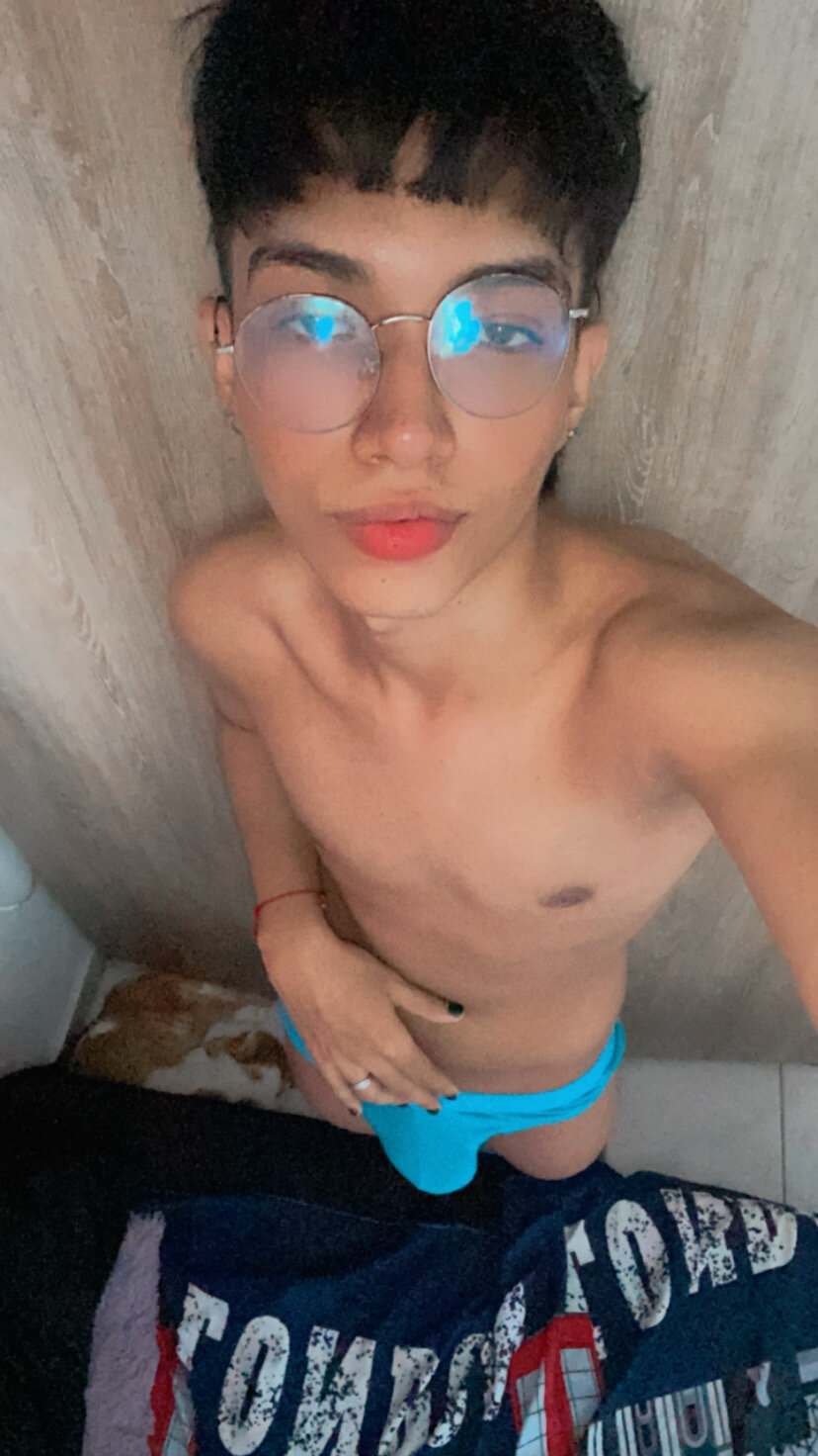XXX Porn Photo of Nude cutealejojeje 2