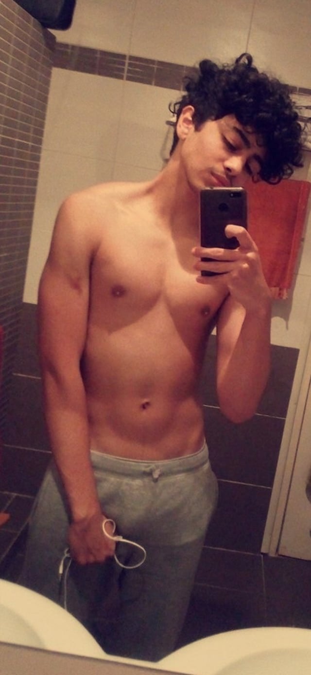 XXX Porn Photo of Nude Yash_singh_18 2