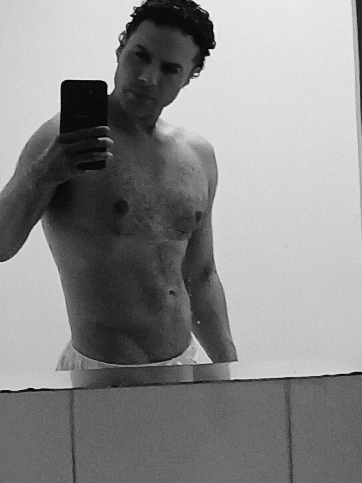 XXX Porn Photo of Nude Hugo_Gray 5