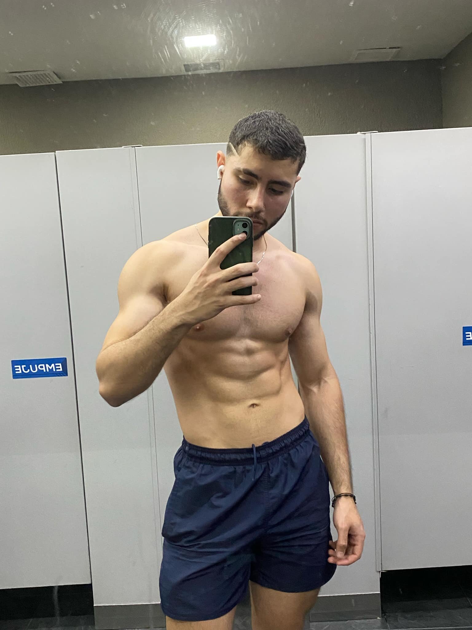 XXX Porn Photo of Nude bryan_mugn 6