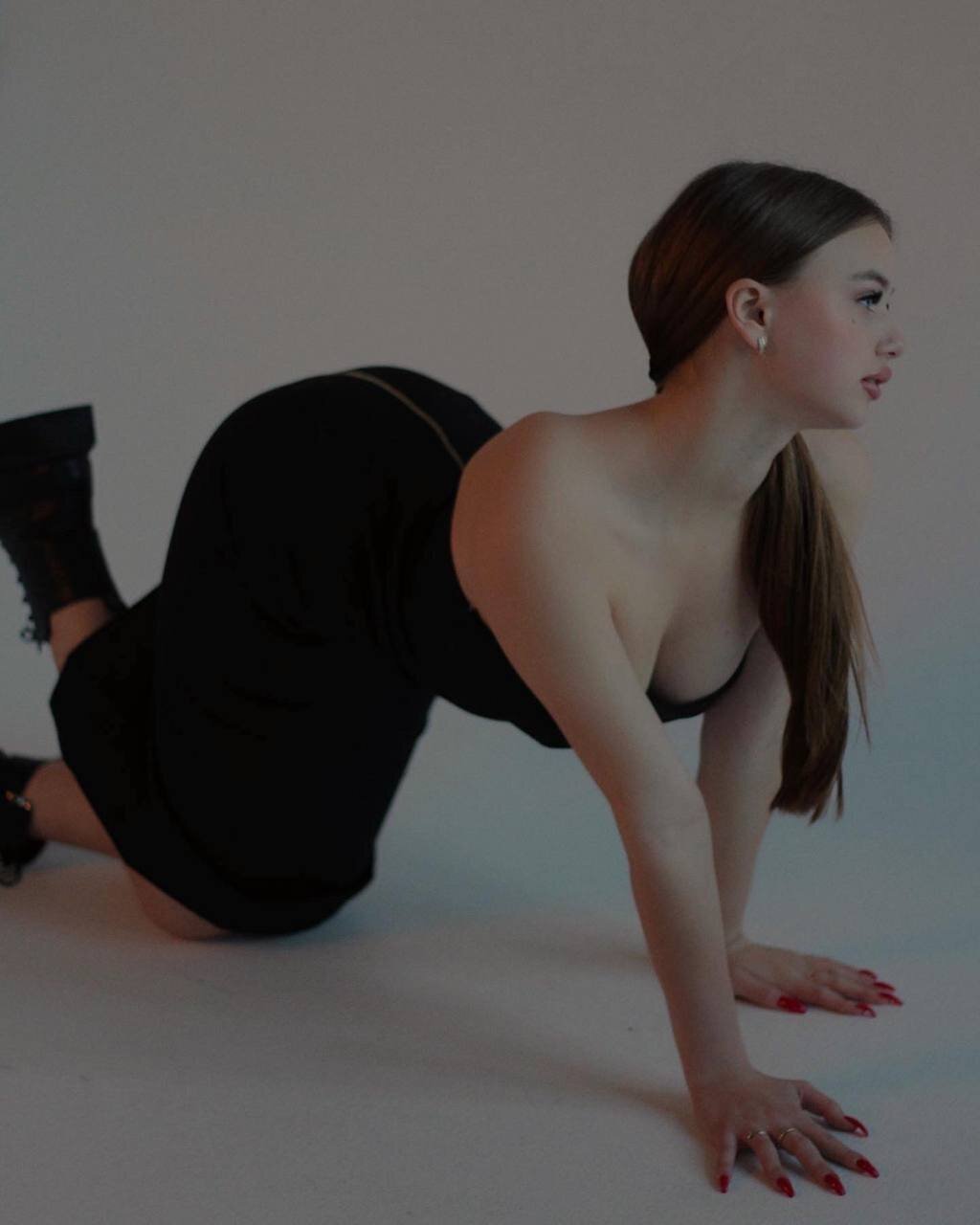 XXX Porn Photo of Nude AvelineRoe 18